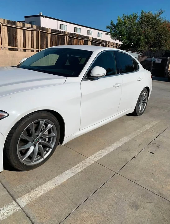 2017 Alfa Romeo Giulia - Image 4 of 8