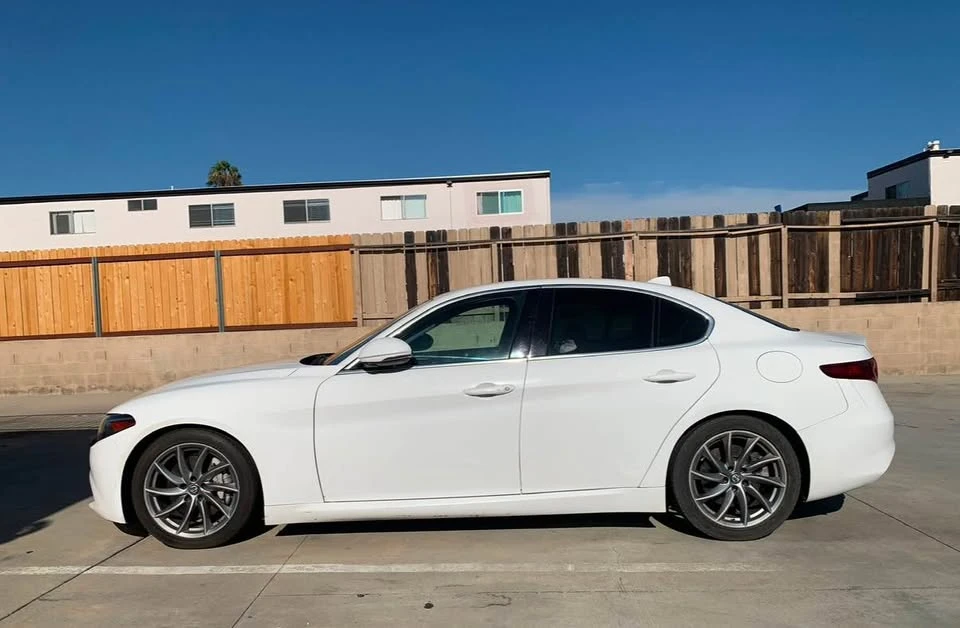 2017 Alfa Romeo Giulia - Image 8 of 8