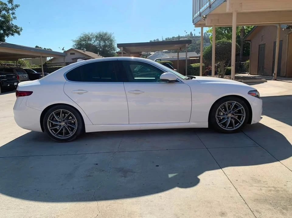 2017 Alfa Romeo Giulia - Image 7 of 8
