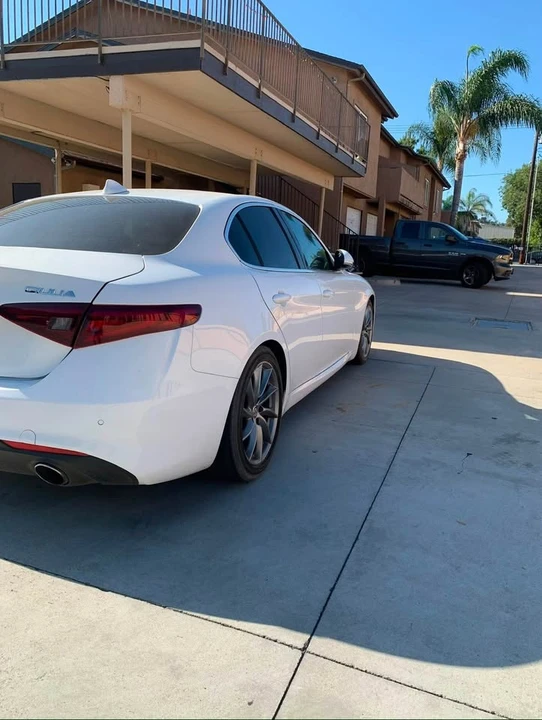 2017 Alfa Romeo Giulia - Image 5 of 8