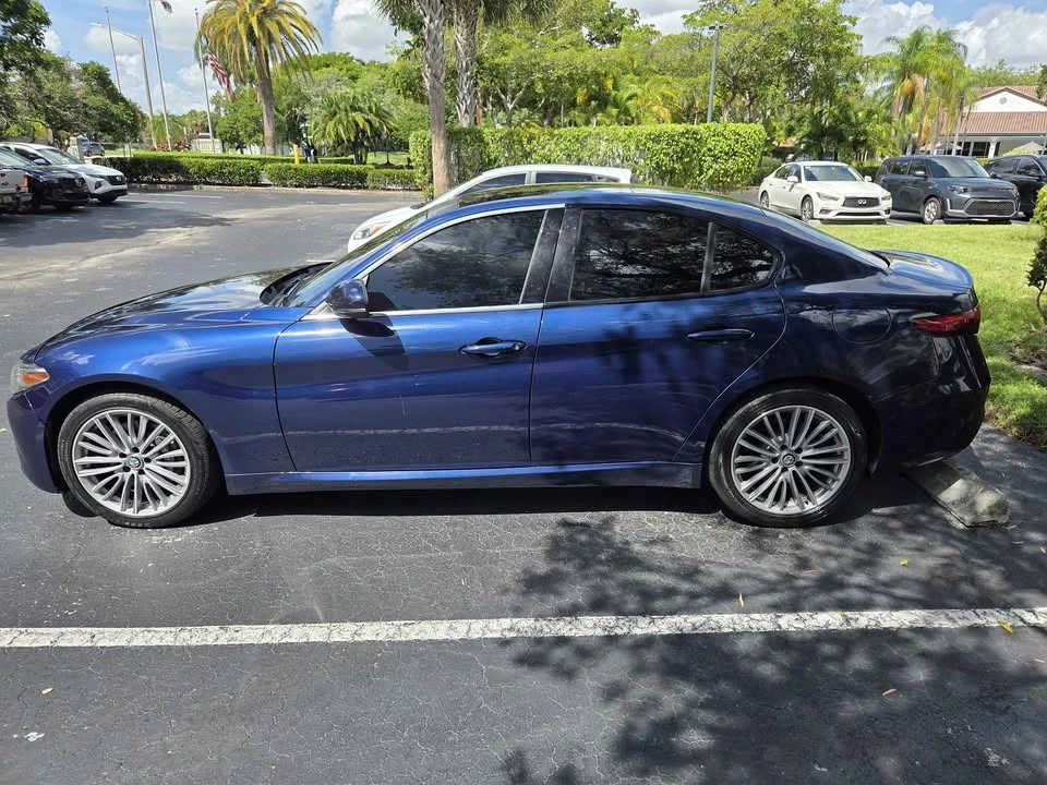 2017 Alfa Romeo Giulia - Image 7 of 15