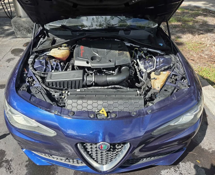 2017 Alfa Romeo Giulia - Image 14 of 15