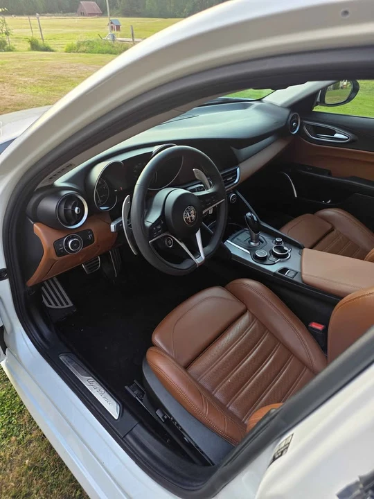 2017 Alfa Romeo Giulia - Image 6 of 7