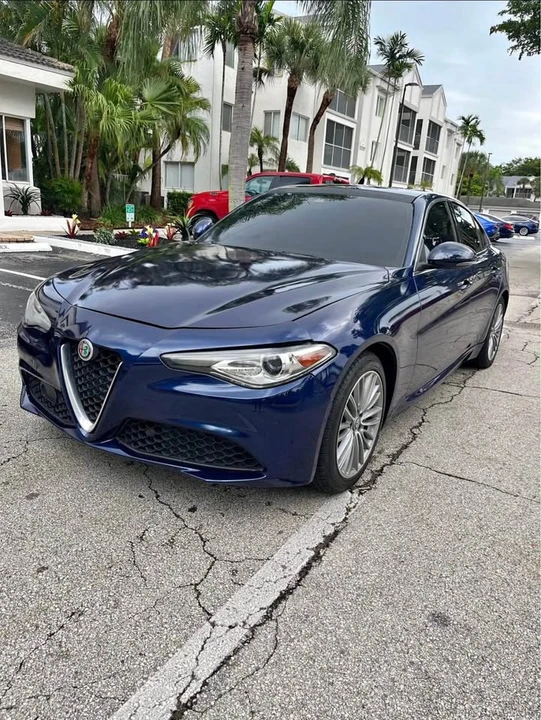 2017 Alfa Romeo Giulia - Image 5 of 11