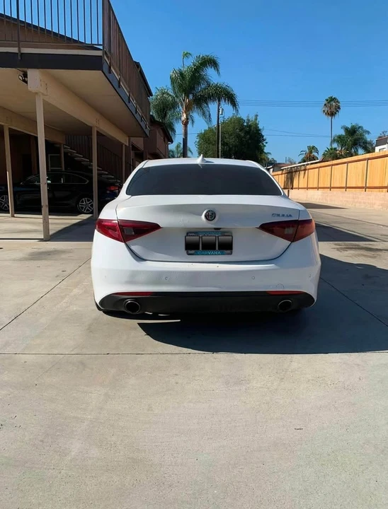 2017 Alfa Romeo Giulia - Image 2 of 8