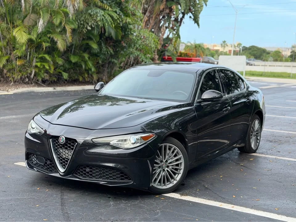 2017 Alfa Romeo Giulia - Image 16 of 19