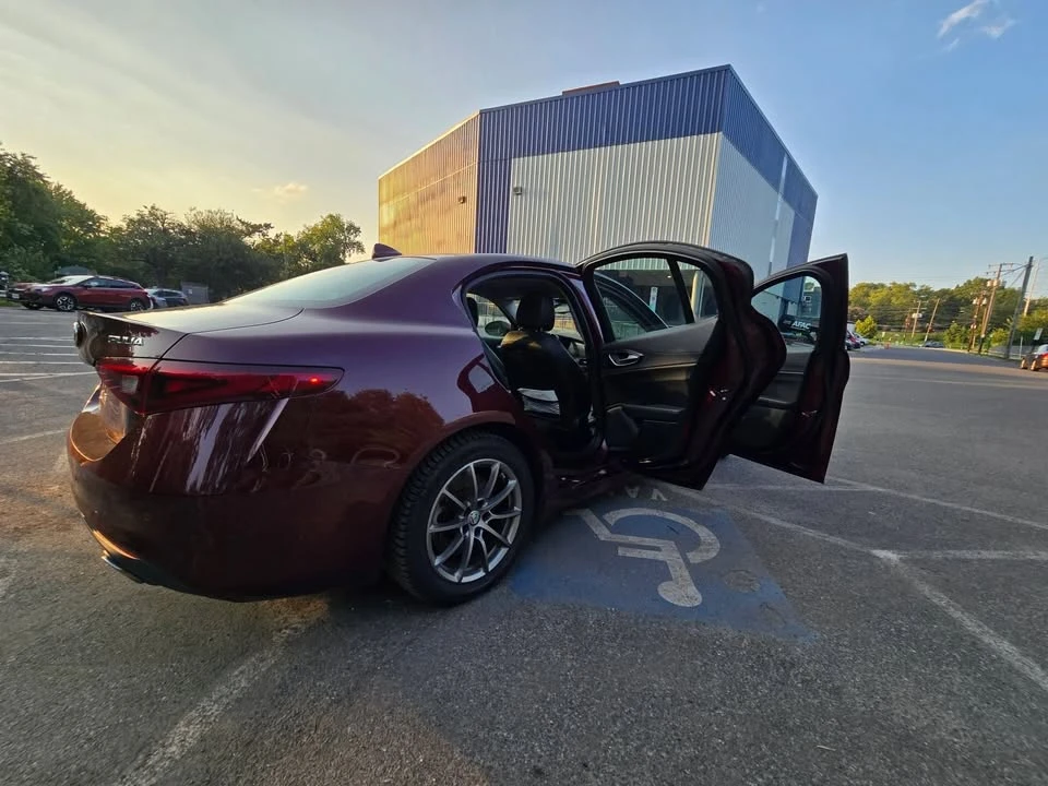 2017 Alfa Romeo Giulia - Image 9 of 20