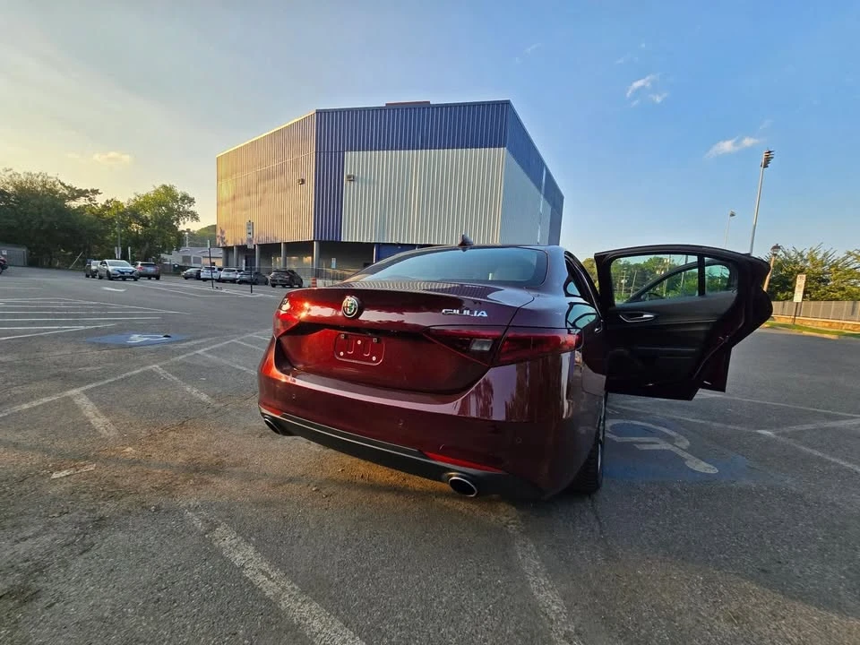 2017 Alfa Romeo Giulia - Image 8 of 20