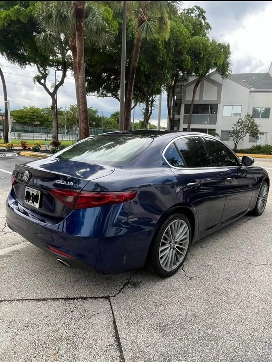 2017 Alfa Romeo Giulia - Image 7 of 11
