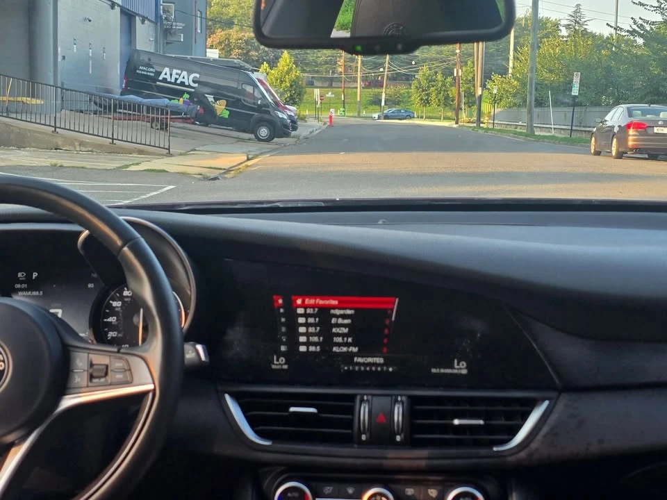 2017 Alfa Romeo Giulia - Image 19 of 20