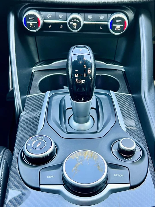 2017 Alfa Romeo Giulia - Image 13 of 20