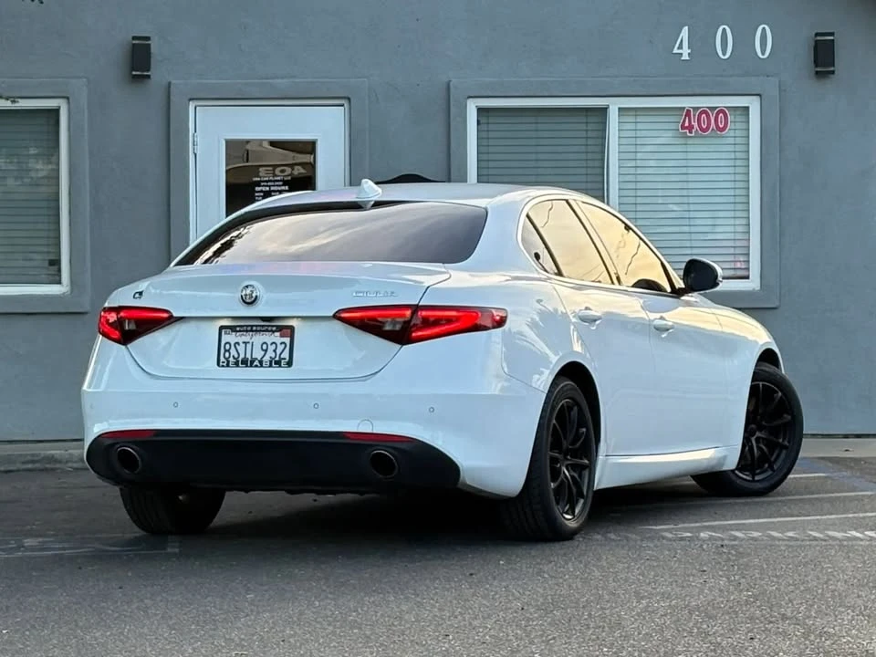 2017 Alfa Romeo Giulia - Image 5 of 20