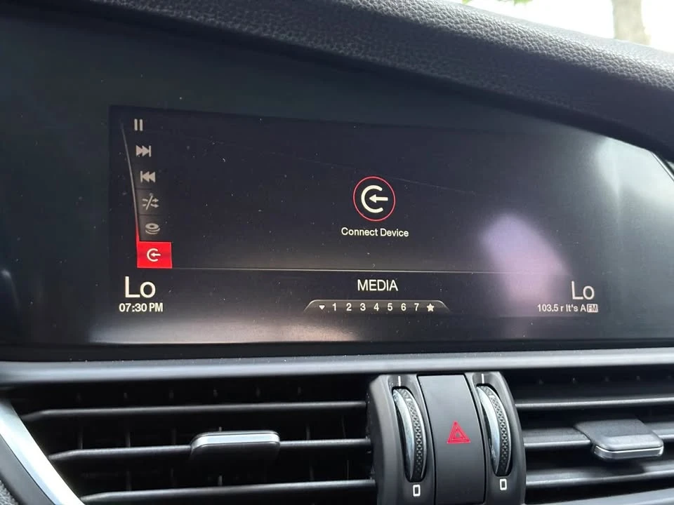 2017 Alfa Romeo Giulia - Image 17 of 20