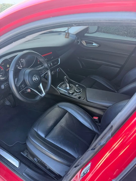2017 Alfa Romeo Giulia - Image 5 of 7