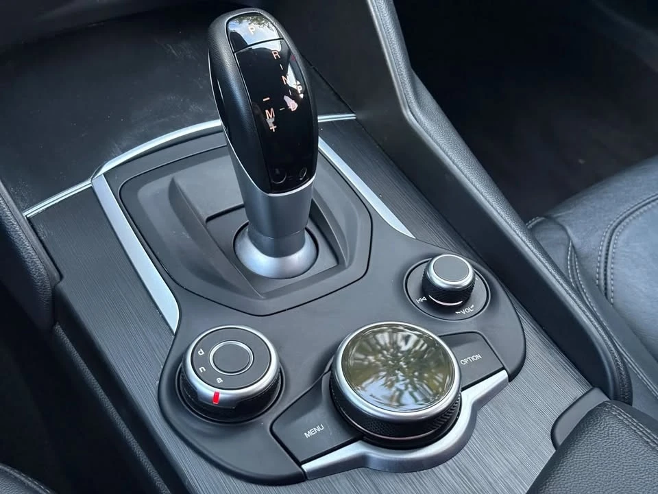 2017 Alfa Romeo Giulia - Image 14 of 20