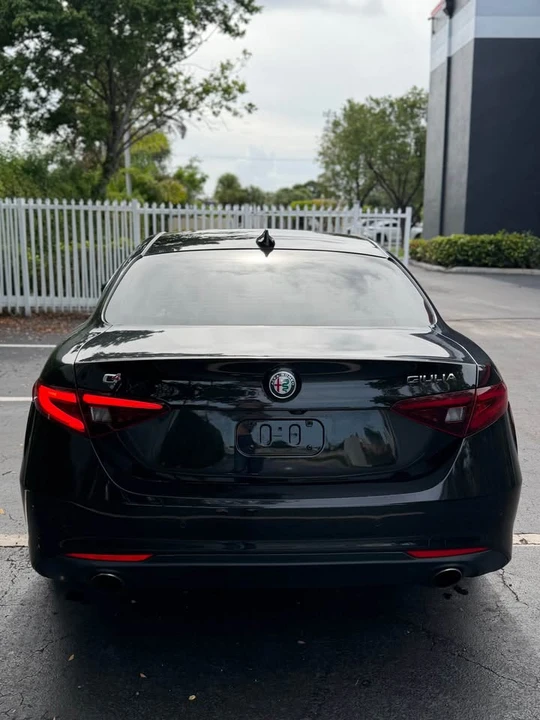 2017 Alfa Romeo Giulia - Image 19 of 19