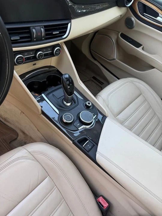 2017 Alfa Romeo Giulia - Image 10 of 14