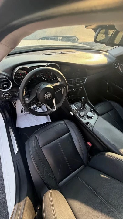 2017 Alfa Romeo Giulia - Image 7 of 14