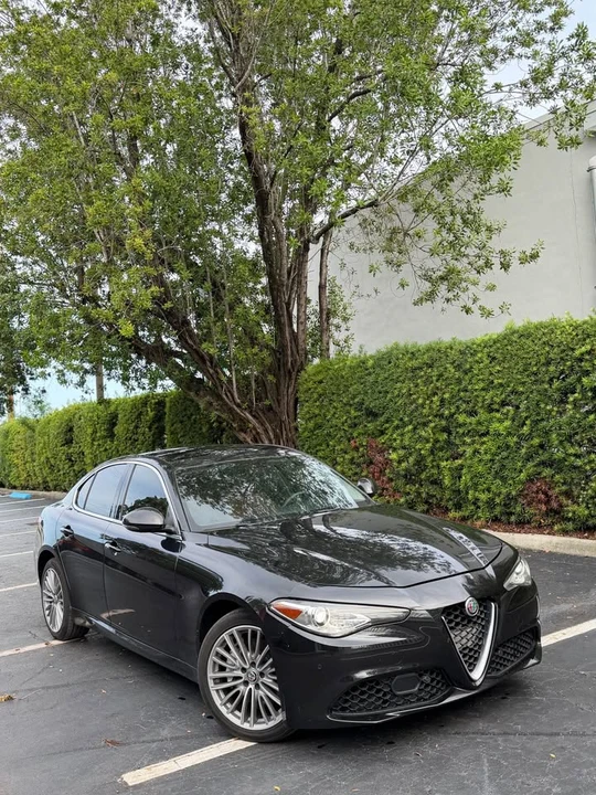 2017 Alfa Romeo Giulia - Image 16 of 19