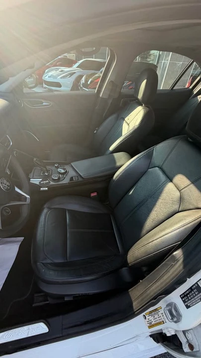 2017 Alfa Romeo Giulia - Image 6 of 14