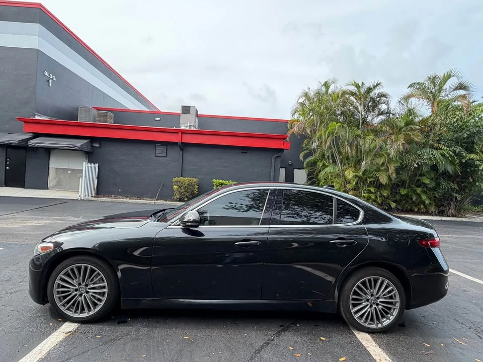 2017 Alfa Romeo Giulia - Image 5 of 19