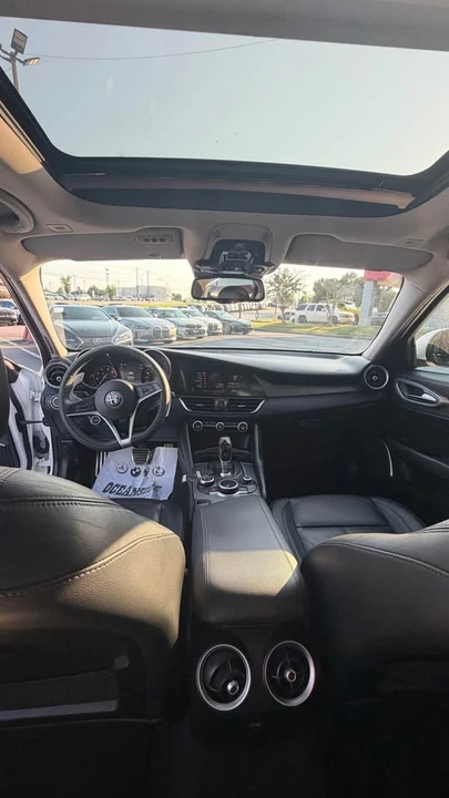 2017 Alfa Romeo Giulia - Image 11 of 14