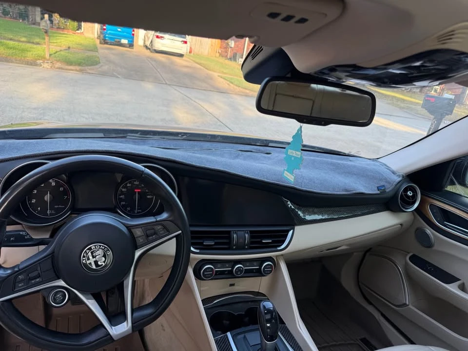 2017 Alfa Romeo Giulia - Image 11 of 14