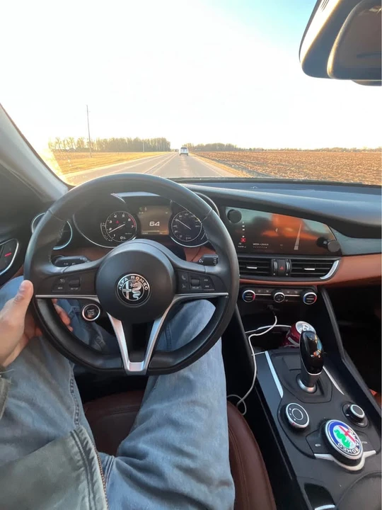 2017 Alfa Romeo Giulia - Image 10 of 10