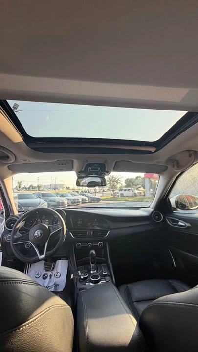2017 Alfa Romeo Giulia - Image 10 of 14