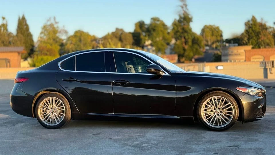 2017 Alfa Romeo Giulia - Image 9 of 16
