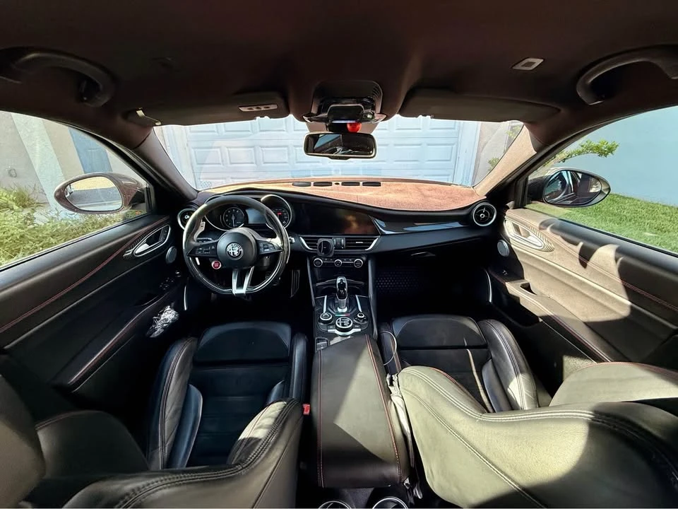 2017 Alfa Romeo Giulia - Image 19 of 20