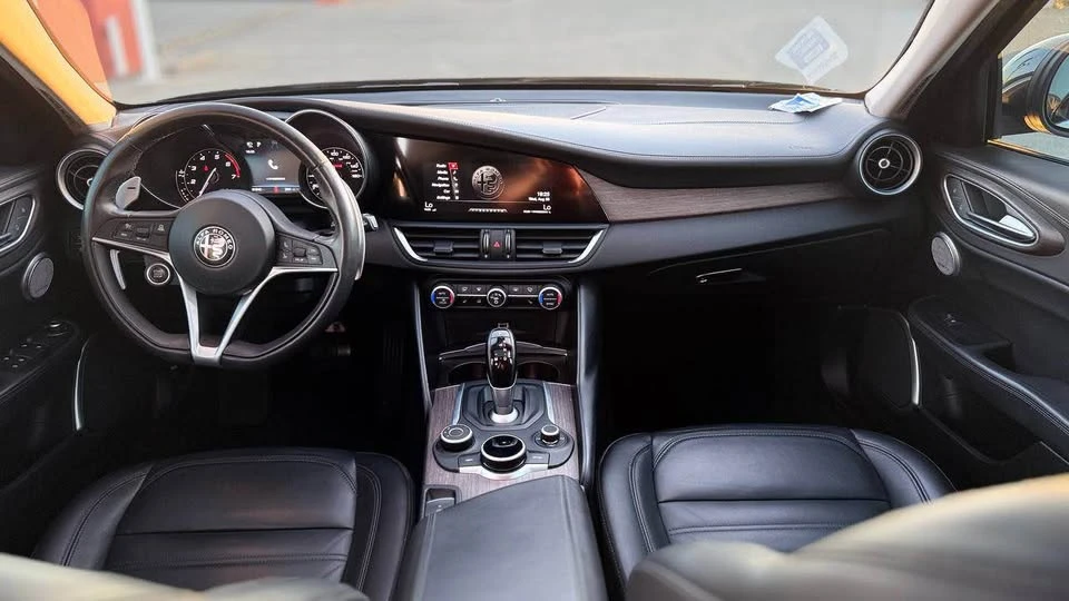 2017 Alfa Romeo Giulia - Image 13 of 16