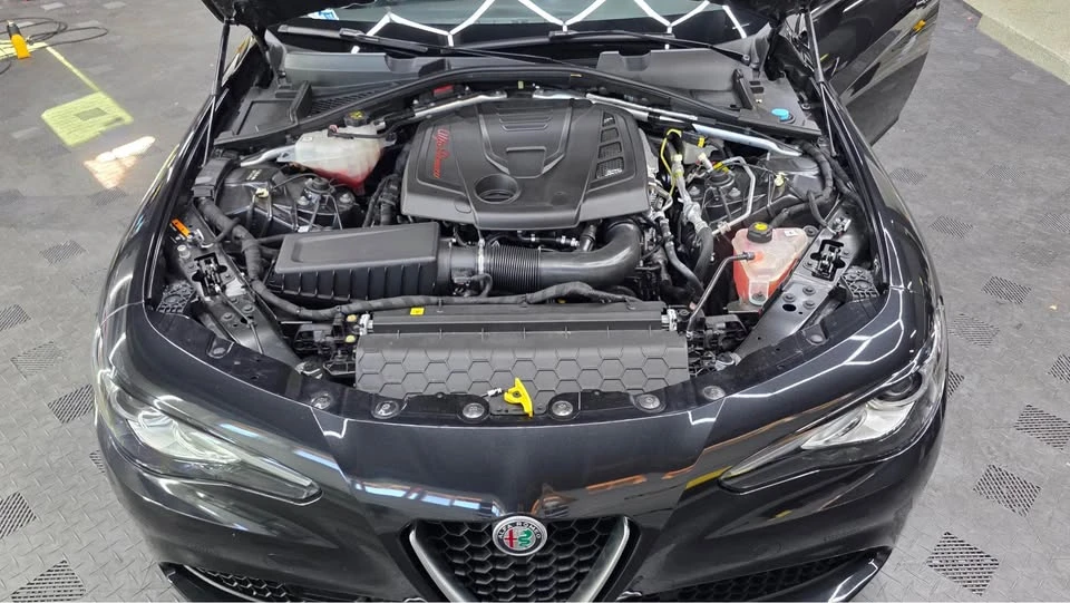 2017 Alfa Romeo Giulia - Image 16 of 16