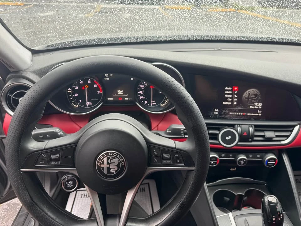 2017 Alfa Romeo Giulia - Image 11 of 12