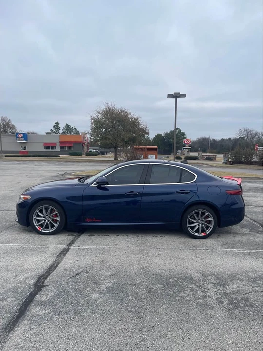 2017 Alfa Romeo Giulia - Image 5 of 12