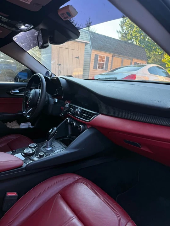 2017 Alfa Romeo Giulia - Image 5 of 12