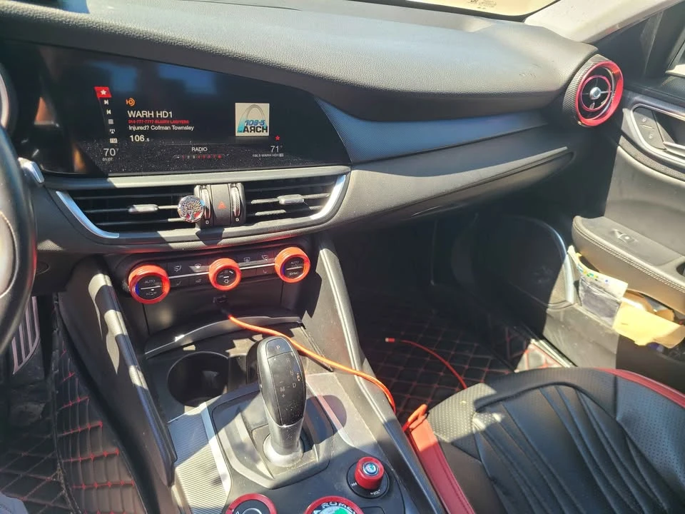 2017 Alfa Romeo Giulia - Image 6 of 14