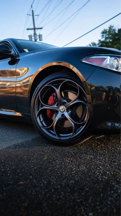 2017 Alfa Romeo Giulia - Image 17 of 20