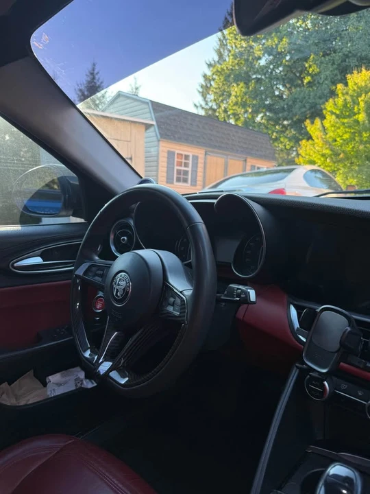 2017 Alfa Romeo Giulia - Image 8 of 12