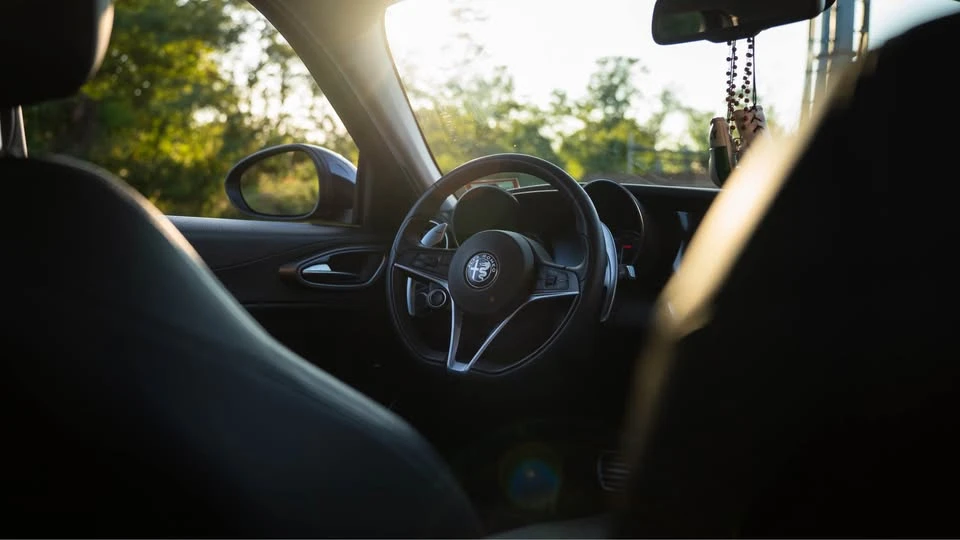 2017 Alfa Romeo Giulia - Image 19 of 20