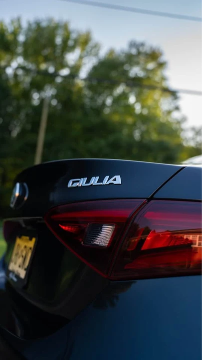 2017 Alfa Romeo Giulia - Image 13 of 20