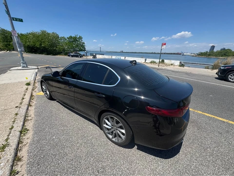 2017 Alfa Romeo Giulia - Image 5 of 19