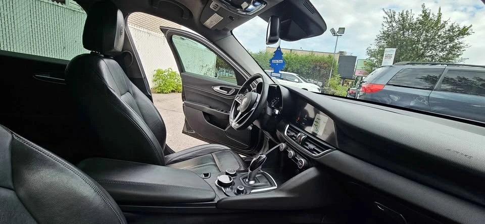 2017 Alfa Romeo Giulia - Image 18 of 20