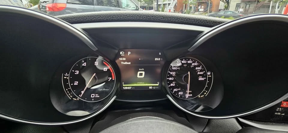 2017 Alfa Romeo Giulia - Image 14 of 20