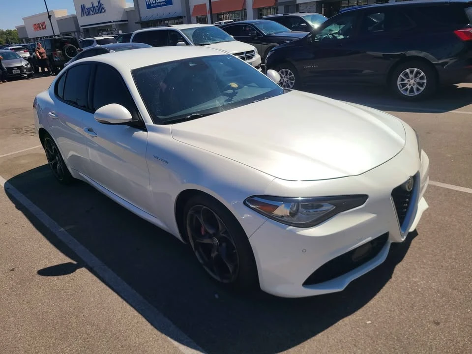 2017 Alfa Romeo Giulia - Image 9 of 14