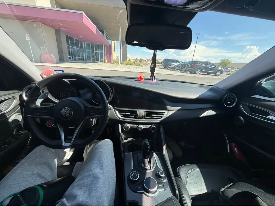 2017 Alfa Romeo Giulia - Image 5 of 5