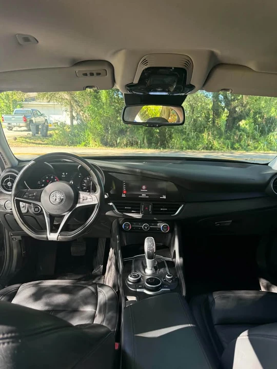 2017 Alfa Romeo Giulia - Image 17 of 20