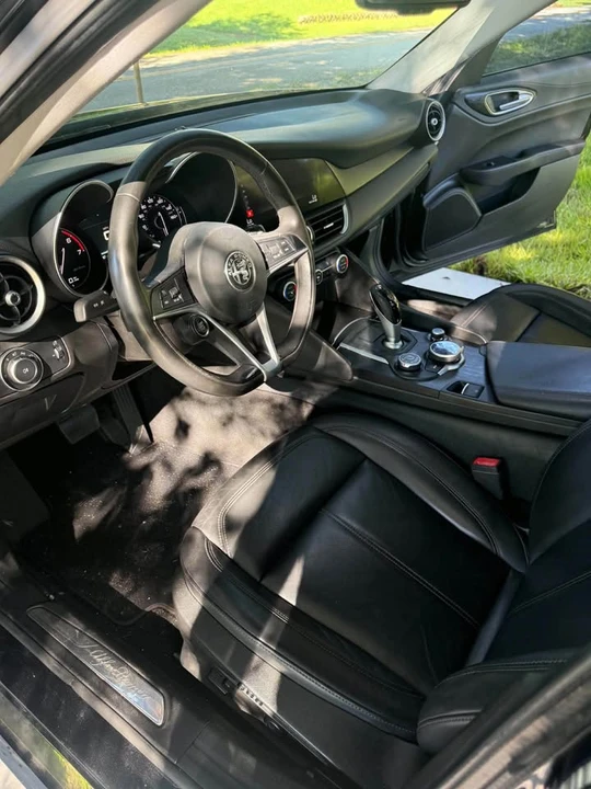 2017 Alfa Romeo Giulia - Image 16 of 20