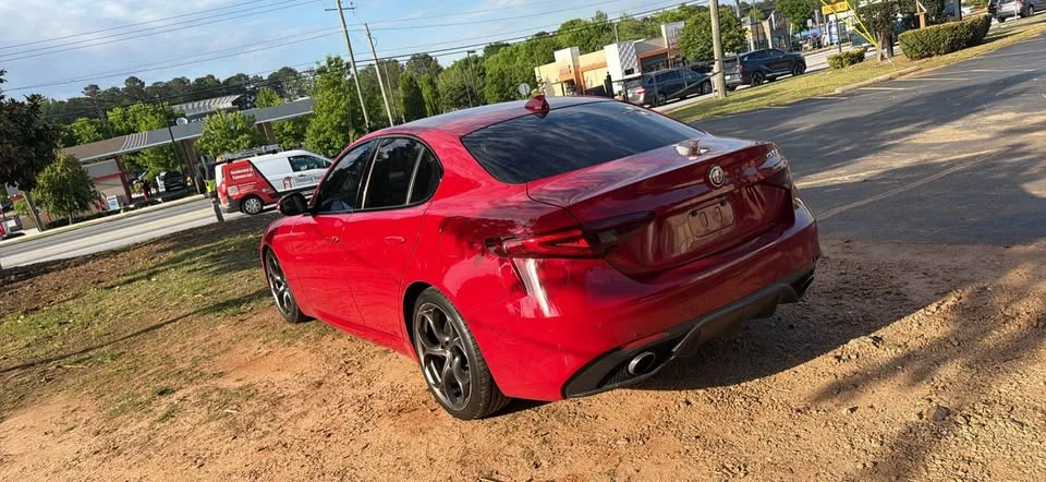 2017 Alfa Romeo Giulia - Image 5 of 15