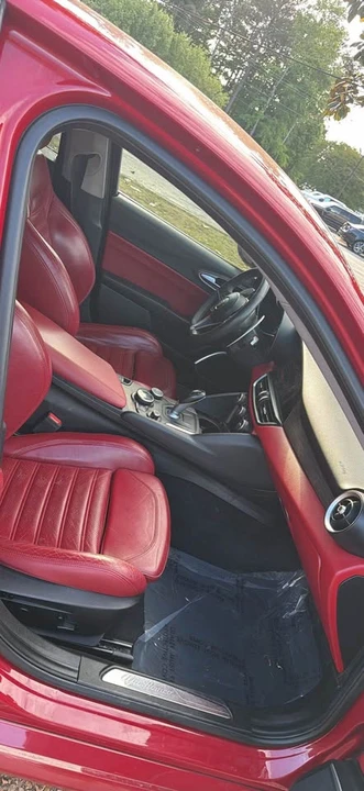 2017 Alfa Romeo Giulia - Image 9 of 15